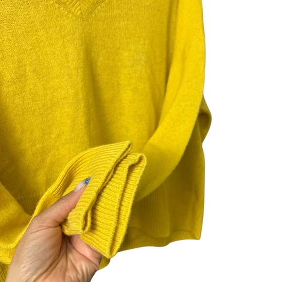 Cuyana Yellow V Neck Wool Cashmere Boxy Fit Sweater Size Large - Picture 4 of 7